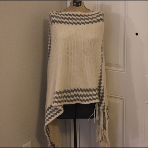 Karma Cream Gray Sweater Poncho Fringe Tassels Woven Diamond Pattern Trim - Picture 4 of 10